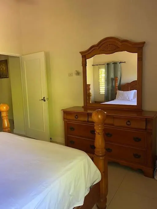 Sunset Palms & Villa Management Ltd Holiday home